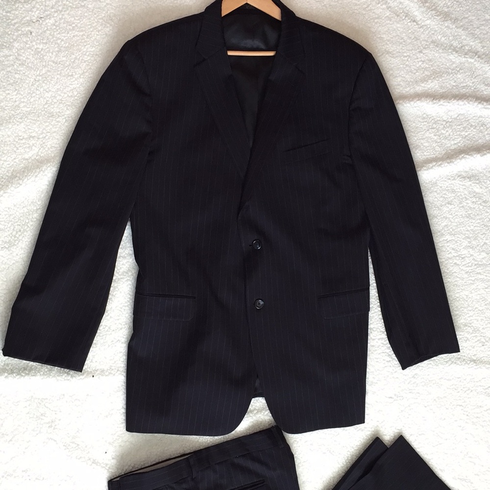 jones New York 48L 2 piece navy pin striped suit